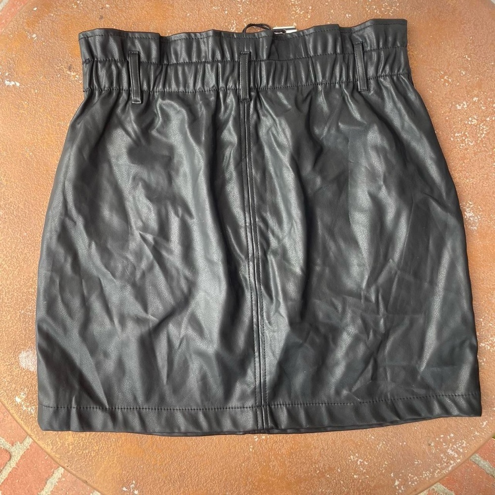 NWT faux leather mini skirt sz Large - Picture 3 of 3
